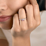 The Fancy Little Bee Pink Sapphire 0.20 carats - or blanc 18k