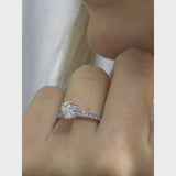 The Fancy Little Dove 1.00 carats - White Gold 18k